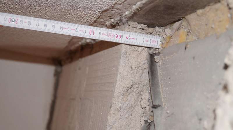 BAU.DE / BAU-Forum: 3. Bild zu Frage "Estrich Loch reparieren: Anleitung, Materialien & Kosten f&uuml;r die Reparatur?" im BAU-Forum "Estrich und Bodenbel&auml;ge"