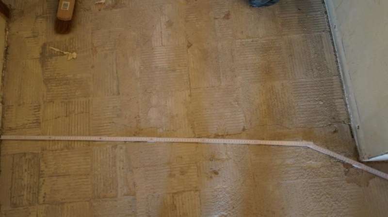 BAU.DE / BAU-Forum: 5. Bild zu Frage "Estrich Loch reparieren: Anleitung, Materialien & Kosten f&uuml;r die Reparatur?" im BAU-Forum "Estrich und Bodenbel&auml;ge"