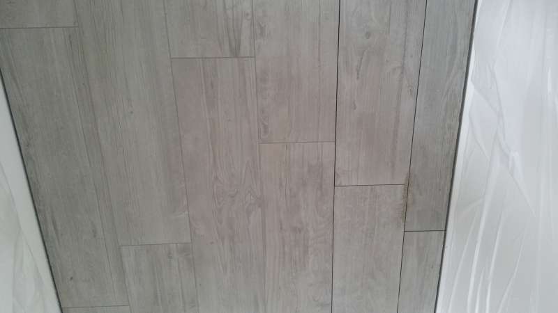 BAU.DE / BAU-Forum: 2. Bild zu Antwort "Ein paar Fotos" auf die Frage "Fliesen im wilden Verband verlegen: Regeln, Muster & zul&auml;ssige Abweichungen?" im BAU-Forum "Estrich und Bodenbel&auml;ge"