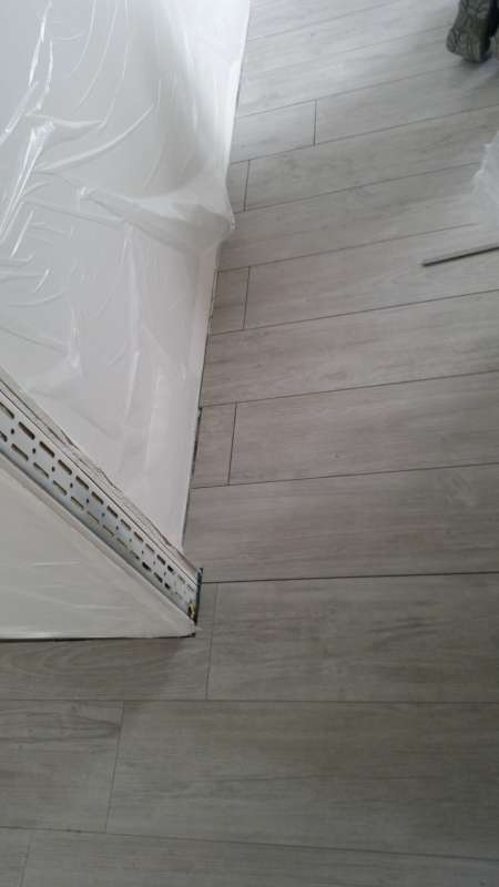 BAU.DE / BAU-Forum: 3. Bild zu Antwort "Ein paar Fotos" auf die Frage "Fliesen im wilden Verband verlegen: Regeln, Muster & zul&auml;ssige Abweichungen?" im BAU-Forum "Estrich und Bodenbel&auml;ge"