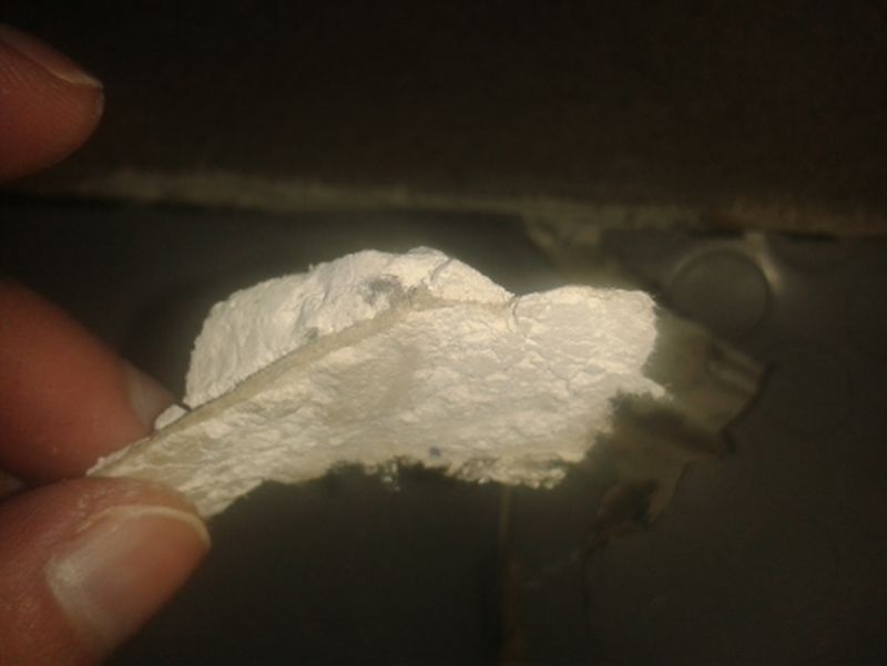 BAU.DE / BAU-Forum: 4. Bild zu Frage "Zwischen Dielenboden und PVC-Belag: Welches Material ist das?" im BAU-Forum "Estrich und Bodenbel&auml;ge"