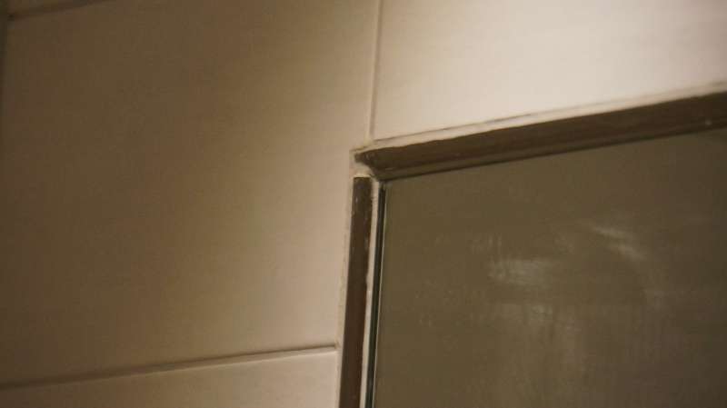 BAU.DE / BAU-Forum: 2. Bild zu Frage "M&auml;ngelr&uuml;ge an Fliesenleger Meister berechtigt?" im BAU-Forum "Estrich und Bodenbel&auml;ge"