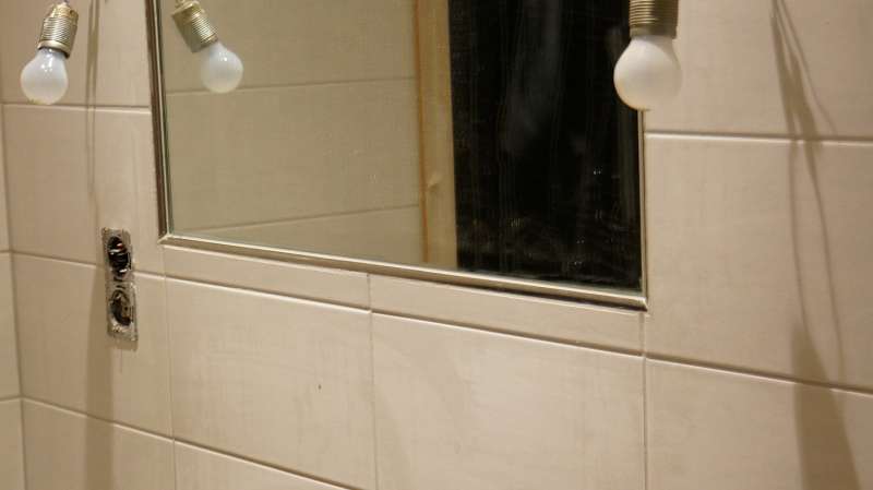 BAU.DE / BAU-Forum: 4. Bild zu Frage "M&auml;ngelr&uuml;ge an Fliesenleger Meister berechtigt?" im BAU-Forum "Estrich und Bodenbel&auml;ge"