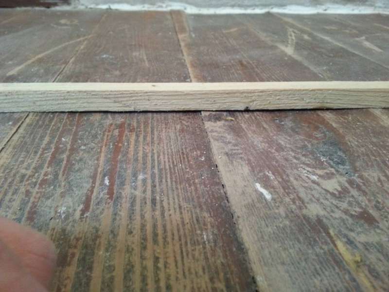 BAU.DE / BAU-Forum: 1. Bild zu Frage "DIN 18202 Tabelle 3, gesch&uuml;sselte Dielen, Vinylboden" im BAU-Forum "Estrich und Bodenbel&auml;ge"