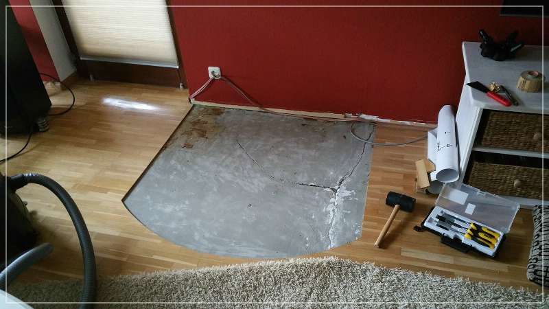 BAU.DE / BAU-Forum: 2. Bild zu Frage "Risse im '74er Estrich, nun sollen Fliesen und Ofen drauf" im BAU-Forum "Estrich und Bodenbel&auml;ge"