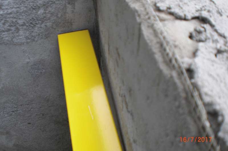 BAU.DE / BAU-Forum: 1. Bild zu Antwort "Am ersten Tag wurde die Mauer..." auf die Frage "Gartentreppe verputzen & fliesen: Wie eben muss die Wand sein? Anleitung & Tipps" im BAU-Forum "Estrich und Bodenbel&auml;ge"