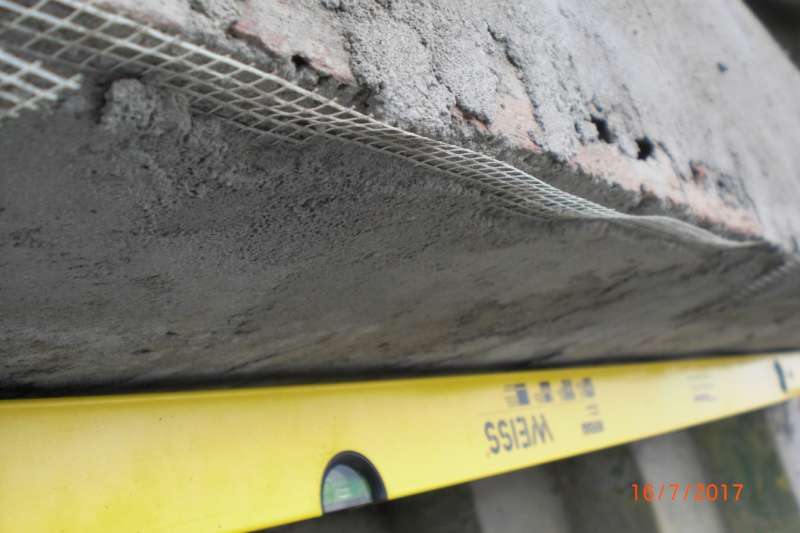 BAU.DE / BAU-Forum: 2. Bild zu Antwort "Am ersten Tag wurde die Mauer..." auf die Frage "Gartentreppe verputzen & fliesen: Wie eben muss die Wand sein? Anleitung & Tipps" im BAU-Forum "Estrich und Bodenbel&auml;ge"