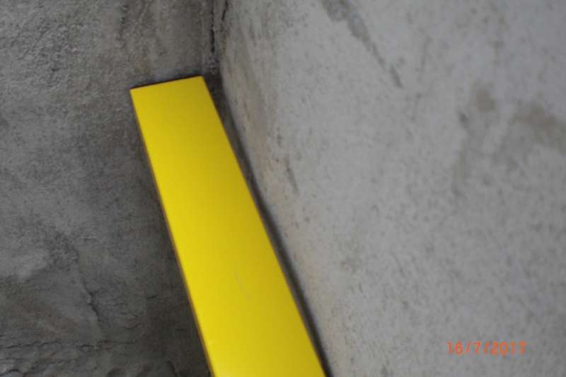 BAU.DE / BAU-Forum: 3. Bild zu Antwort "Am ersten Tag wurde die Mauer..." auf die Frage "Gartentreppe verputzen & fliesen: Wie eben muss die Wand sein? Anleitung & Tipps" im BAU-Forum "Estrich und Bodenbel&auml;ge"