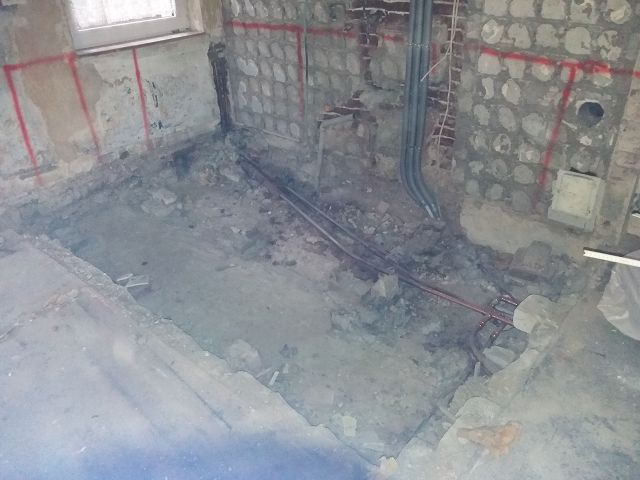 BAU.DE / BAU-Forum: 1. Bild zu Frage "Boden in Wohn-K&uuml;che auff&uuml;llen" im BAU-Forum "Estrich und Bodenbel&auml;ge"