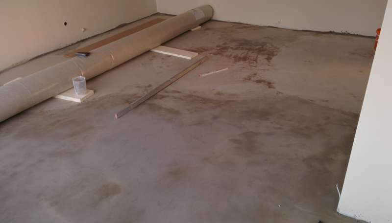 BAU.DE / BAU-Forum: 2. Bild zu Antwort "Wieder Probleme..." auf die Frage "Gelbliche Nivellierspachtel: Ursachen, Risiken & Qualit&auml;tspr&uuml;fung der Spachtelmasse?" im BAU-Forum "Estrich und Bodenbel&auml;ge"