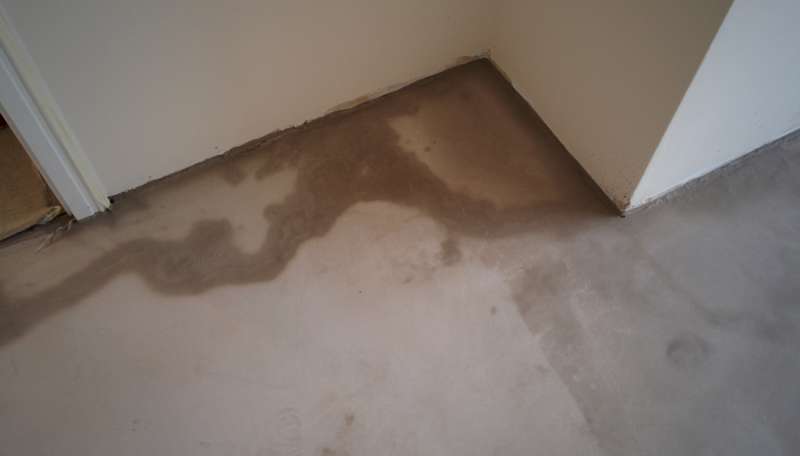 BAU.DE / BAU-Forum: 4. Bild zu Antwort "Wieder Probleme..." auf die Frage "Gelbliche Nivellierspachtel: Ursachen, Risiken & Qualit&auml;tspr&uuml;fung der Spachtelmasse?" im BAU-Forum "Estrich und Bodenbel&auml;ge"