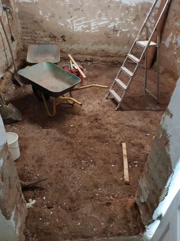 BAU.DE / BAU-Forum: 1. Bild zu Frage "Fußbodenaufbau im Keller auf Erdreich: Aufbauhöhe, Dämmung & Feuchtigkeitsschutz?" im BAU-Forum "Estrich und Bodenbeläge" BAU.DE / BAU-Forum: 1. Bild zu Frage "Fußbodenaufbau im Keller auf Erdreich: Aufbauhöhe, Dämmung & Feuchtigkeitsschutz?" im BAU-Forum "Estrich und Bodenbeläge"