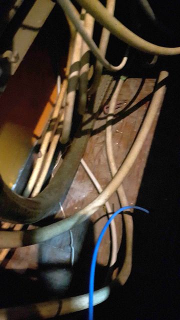 BAU.DE / BAU-Forum: 4. Bild zu Frage "Haus Baujahr 77/78 PVC-Fliesen Asbest?" im BAU-Forum "Estrich und Bodenbel&auml;ge"