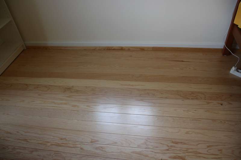 BAU.DE / BAU-Forum: 1. Bild zu Frage "Sanierung Dielenboden: M&auml;ngel reklamieren?" im BAU-Forum "Estrich und Bodenbel&auml;ge"