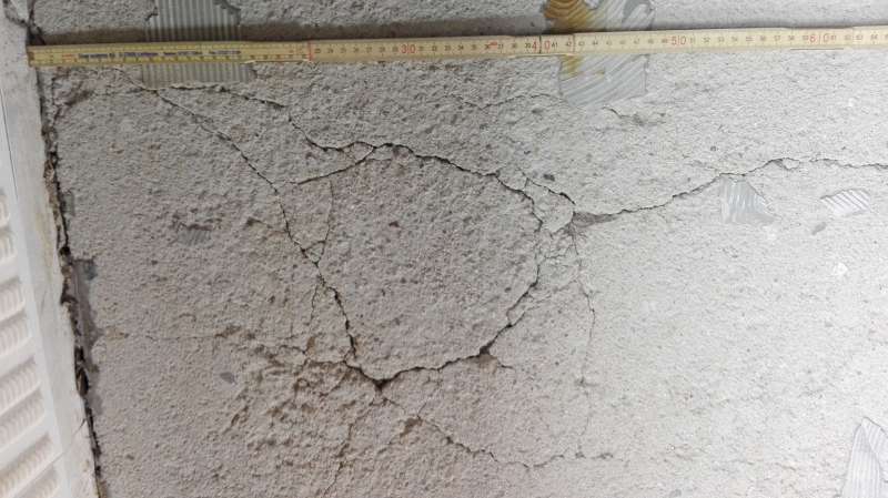 BAU.DE / BAU-Forum: 3. Bild zu Frage "Risse im Estrich, was tun?" im BAU-Forum "Estrich und Bodenbel&auml;ge"