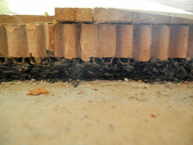 BAU.DE / BAU-Forum: 2. Bild zu Frage "Parkett-Untergrund auff&uuml;llen" im BAU-Forum "Estrich und Bodenbel&auml;ge"