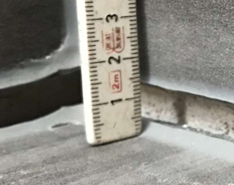 BAU.DE / BAU-Forum: 3. Bild zu Frage "Fliesenboden senkt sich im Randbereich (ganzes Haus)" im BAU-Forum "Estrich und Bodenbel&auml;ge"