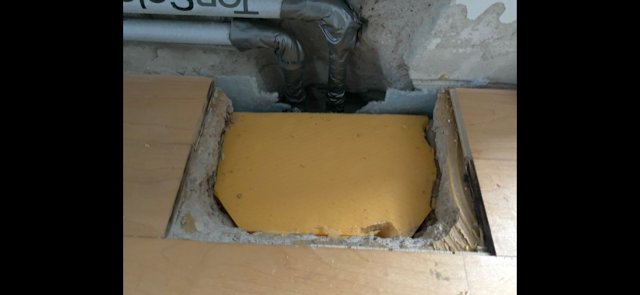 BAU.DE / BAU-Forum: 1. Bild zu Frage "10 cm breiter, ca. 1 m langer Schlitz im Estrich auffüllen" im BAU-Forum "Estrich und Bodenbeläge" BAU.DE / BAU-Forum: 1. Bild zu Frage "10 cm breiter, ca. 1 m langer Schlitz im Estrich auffüllen" im BAU-Forum "Estrich und Bodenbeläge"