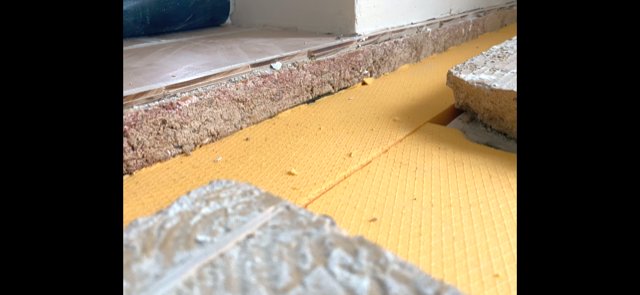 BAU.DE / BAU-Forum: 2. Bild zu Frage "10 cm breiter, ca. 1 m langer Schlitz im Estrich auffüllen" im BAU-Forum "Estrich und Bodenbeläge" BAU.DE / BAU-Forum: 2. Bild zu Frage "10 cm breiter, ca. 1 m langer Schlitz im Estrich auffüllen" im BAU-Forum "Estrich und Bodenbeläge"