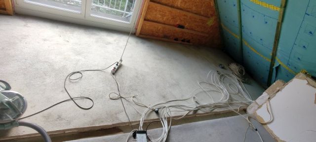 BAU.DE / BAU-Forum: 3. Bild zu Frage "Erhöhung eines Teils des Estrichs im DG um 2 cm... zu viele Ideen, was ist optimal?" im BAU-Forum "Estrich und Bodenbeläge" BAU.DE / BAU-Forum: 3. Bild zu Frage "Erhöhung eines Teils des Estrichs im DG um 2 cm... zu viele Ideen, was ist optimal?" im BAU-Forum "Estrich und Bodenbeläge"