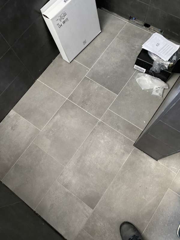 BAU.DE / BAU-Forum: 1. Bild zu Frage "Verlegung Fliesen / Dehnungsfuge" im BAU-Forum "Estrich und Bodenbeläge" BAU.DE / BAU-Forum: 1. Bild zu Frage "Verlegung Fliesen / Dehnungsfuge" im BAU-Forum "Estrich und Bodenbeläge"