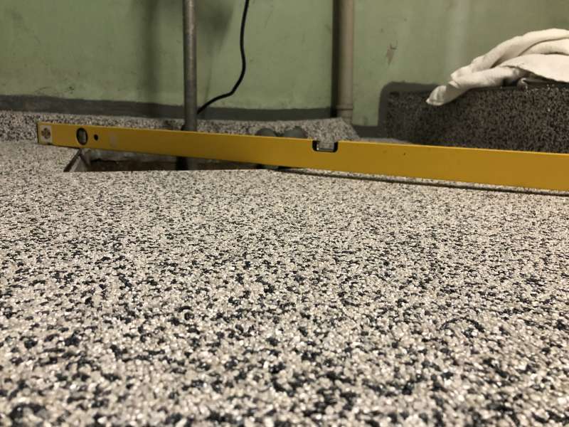 BAU.DE / BAU-Forum: 5. Bild zu Frage "Kellergefälle fehlt nach Sanierung: Ursachen, Mängel & Rechte bei fehlender Drainage?" im BAU-Forum "Estrich und Bodenbeläge" BAU.DE / BAU-Forum: 5. Bild zu Frage "Kellergefälle fehlt nach Sanierung: Ursachen, Mängel & Rechte bei fehlender Drainage?" im BAU-Forum "Estrich und Bodenbeläge"