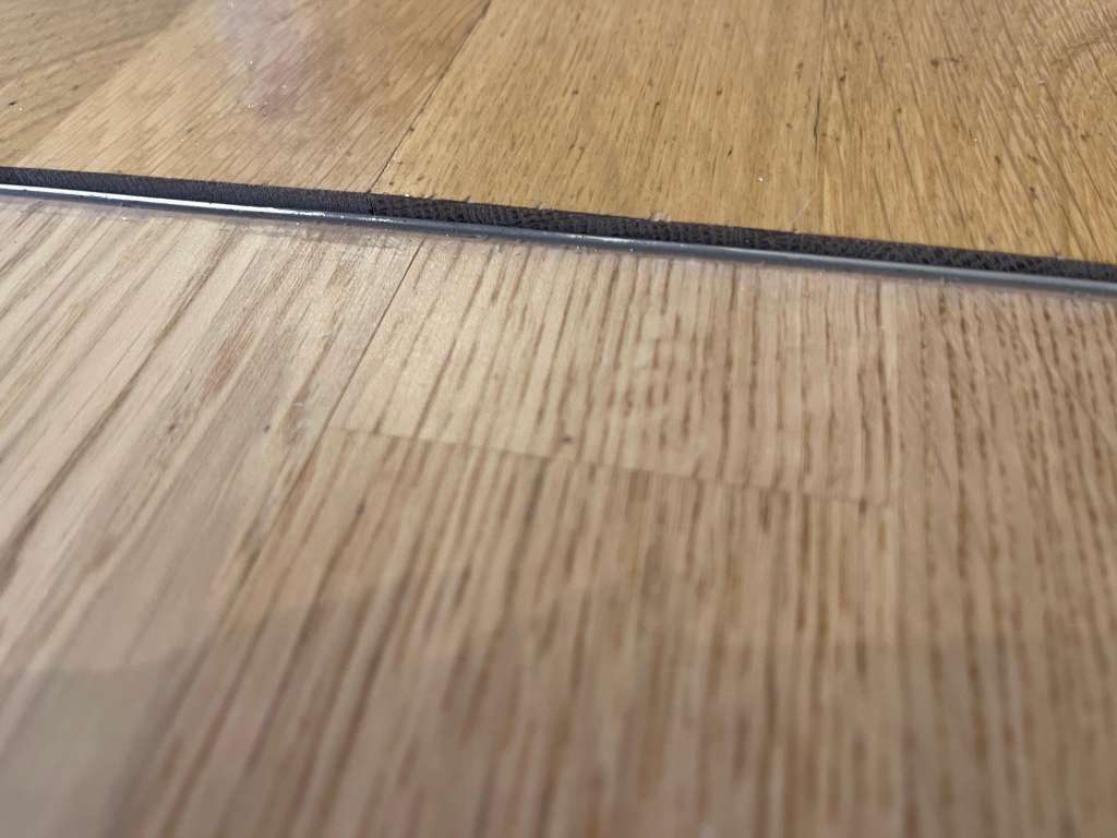 BAU.DE / BAU-Forum: 1. Bild zu Frage "Mängel am Parkett nach Teilerneuerung: Firma verweigert Nachbesserung – was tun?" im BAU-Forum "Estrich und Bodenbel&auml;ge"