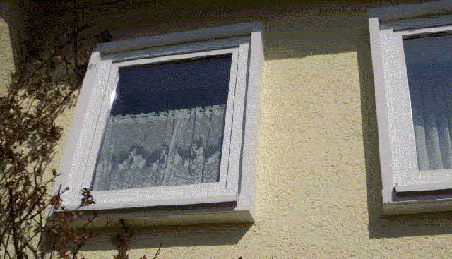 BAU.DE / BAU-Forum: 1. Bild zu Frage "Schimmel am Fenster durch tiefen Sims: Ursachen, Risiken & Sanierungsm&ouml;glichkeiten?" im BAU-Forum "Fenster und Au&szlig;ent&uuml;ren"