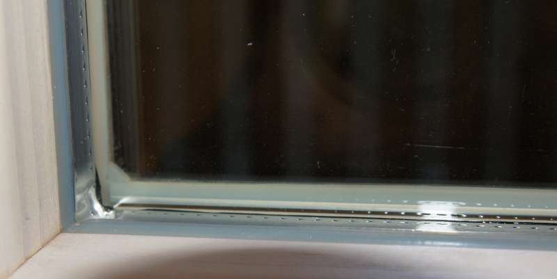 BAU.DE / BAU-Forum: 1. Bild zu Antwort "Fenstereinstand: Detailaufnahme zur Analyse der W&auml;rmebr&uuml;cke" auf die Frage "Kondenswasser am Fenster trotz geringer Luftfeuchtigkeit: Ursachen, L&ouml;sungen & Kosten?" im BAU-Forum "Fenster und Au&szlig;ent&uuml;ren"