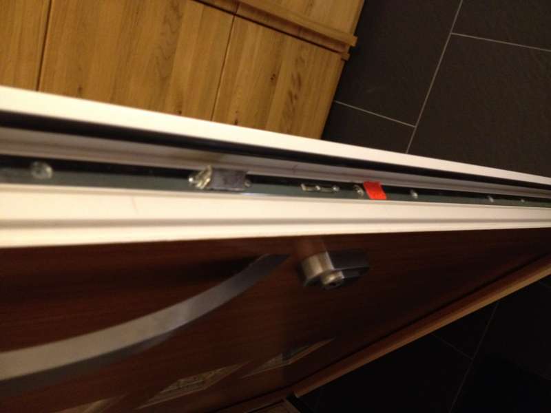 BAU.DE / BAU-Forum: 1. Bild zu Frage "Kömmerling Kunststofftür: Riss im Türflügel – Optischer oder technischer Mangel? Ursachen & Lösungen" im BAU-Forum "Fenster und Außentüren" BAU.DE / BAU-Forum: 1. Bild zu Frage "Kömmerling Kunststofftür: Riss im Türflügel – Optischer oder technischer Mangel? Ursachen & Lösungen" im BAU-Forum "Fenster und Außentüren"