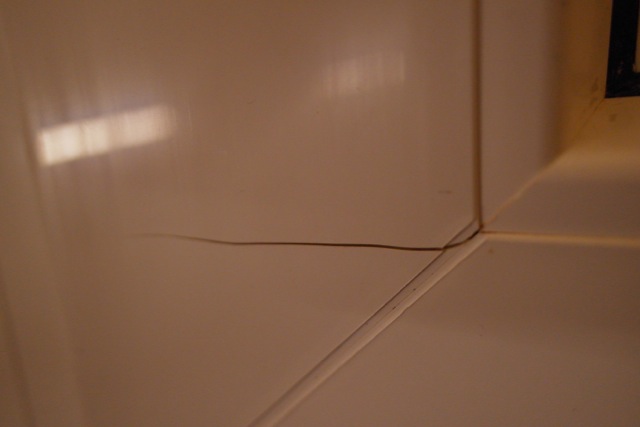 BAU.DE / BAU-Forum: 2. Bild zu Frage "Kömmerling Kunststofftür: Riss im Türflügel – Optischer oder technischer Mangel? Ursachen & Lösungen" im BAU-Forum "Fenster und Außentüren" BAU.DE / BAU-Forum: 2. Bild zu Frage "Kömmerling Kunststofftür: Riss im Türflügel – Optischer oder technischer Mangel? Ursachen & Lösungen" im BAU-Forum "Fenster und Außentüren"