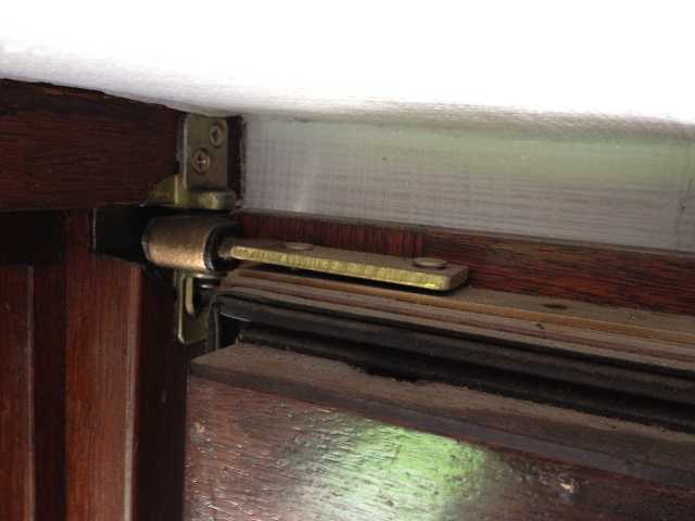 BAU.DE / BAU-Forum: 1. Bild zu Frage "Roto Fenster aush&auml;ngen: Anleitung, Tipps & Tricks zum Ausbau f&uuml;r Wartung/Reparatur" im BAU-Forum "Fenster und Au&szlig;ent&uuml;ren"