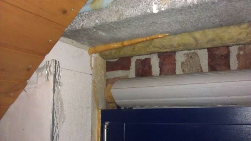 BAU.DE / BAU-Forum: 1. Bild zu Frage "Rollladenkasten fehlt: L&ouml;sungen f&uuml;r Dachfenster, nachtr&auml;glicher Einbau, D&auml;mmung & Kosten?" im BAU-Forum "Fenster und Au&szlig;ent&uuml;ren"