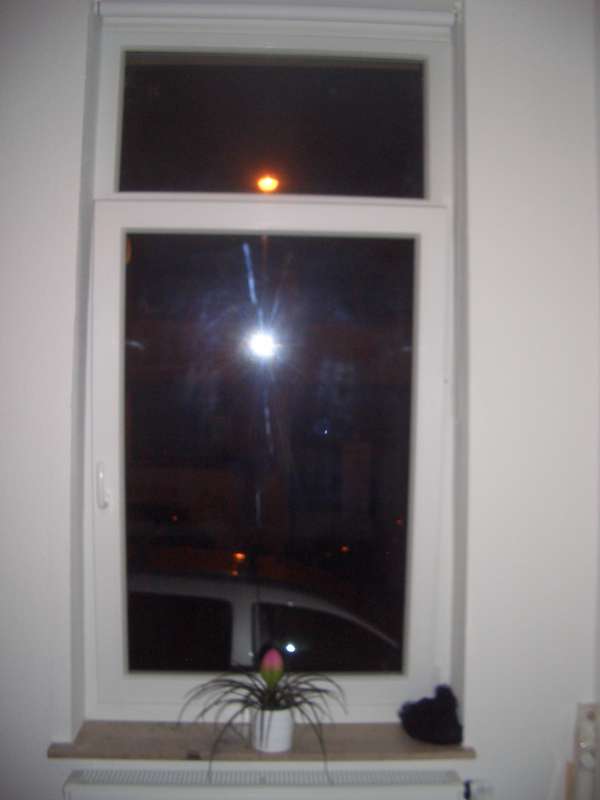 BAU.DE / BAU-Forum: 1. Bild zu Antwort "Oberfenster abdichten: Schallschutz durch Jalousie verbessern?" auf die Frage "Lärmbelästigung Wohnung: Schallschutz verbessern – Fenster, Maßnahmen & Kosten?" im BAU-Forum "Fenster und Außentüren" BAU.DE / BAU-Forum: 1. Bild zu Antwort "Oberfenster abdichten: Schallschutz durch Jalousie verbessern?" auf die Frage "Lärmbelästigung Wohnung: Schallschutz verbessern – Fenster, Maßnahmen & Kosten?" im BAU-Forum "Fenster und Außentüren"