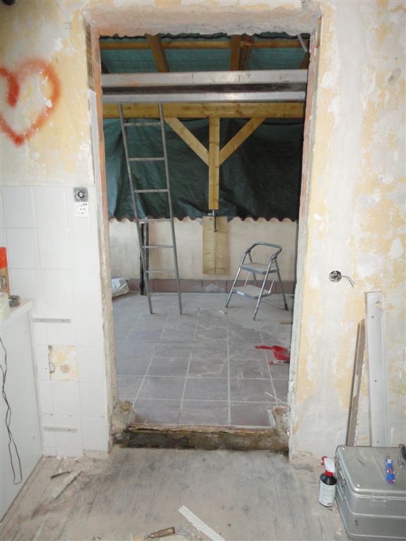 BAU.DE / BAU-Forum: 1. Bild zu Frage "Balkontür wasserdicht einbauen: Abdichtung, Gefälle & Risiken bei Altbauten?" im BAU-Forum "Fenster und Außentüren" BAU.DE / BAU-Forum: 1. Bild zu Frage "Balkontür wasserdicht einbauen: Abdichtung, Gefälle & Risiken bei Altbauten?" im BAU-Forum "Fenster und Außentüren"