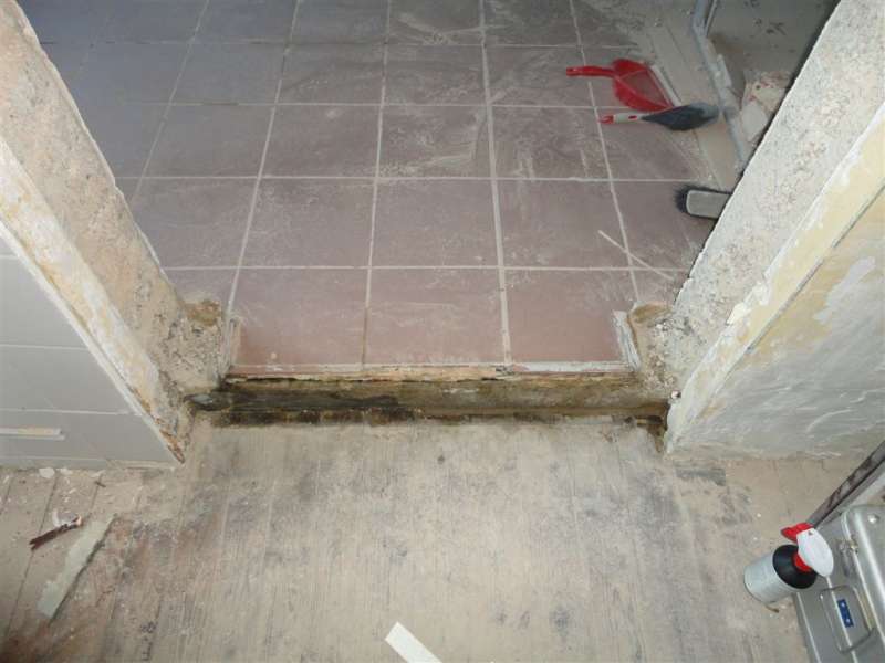 BAU.DE / BAU-Forum: 2. Bild zu Frage "Balkontür wasserdicht einbauen: Abdichtung, Gefälle & Risiken bei Altbauten?" im BAU-Forum "Fenster und Außentüren" BAU.DE / BAU-Forum: 2. Bild zu Frage "Balkontür wasserdicht einbauen: Abdichtung, Gefälle & Risiken bei Altbauten?" im BAU-Forum "Fenster und Außentüren"