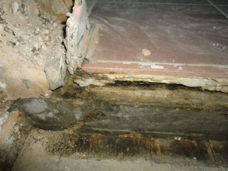 BAU.DE / BAU-Forum: 5. Bild zu Frage "Balkontür wasserdicht einbauen: Abdichtung, Gefälle & Risiken bei Altbauten?" im BAU-Forum "Fenster und Außentüren" BAU.DE / BAU-Forum: 5. Bild zu Frage "Balkontür wasserdicht einbauen: Abdichtung, Gefälle & Risiken bei Altbauten?" im BAU-Forum "Fenster und Außentüren"