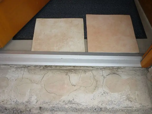 BAU.DE / BAU-Forum: 3. Bild zu Antwort "Haust&uuml;rschwelle abdichten: Fotos zur Problemstellung" auf die Frage "Haust&uuml;rschwelle abdichten: Anleitung, Materialien & Kosten f&uuml;r optimale Dichtung?" im BAU-Forum "Fenster und Au&szlig;ent&uuml;ren"