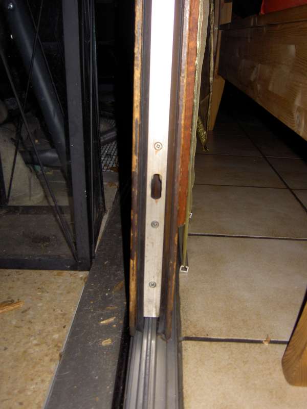 BAU.DE / BAU-Forum: 2. Bild zu Frage "Holzterrassent&uuml;r Hebe-Schiebe-Beschlag (GU): Ersatzteile finden f&uuml;r Baujahr 1980?" im BAU-Forum "Fenster und Au&szlig;ent&uuml;ren"