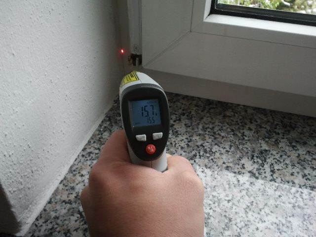BAU.DE / BAU-Forum: 1. Bild zu Frage "Schimmelbildung Wohnung: Ursachen, L&uuml;ften & Ma&szlig;nahmen gegen Kondenswasser an Fenstern?" im BAU-Forum "Fenster und Au&szlig;ent&uuml;ren"