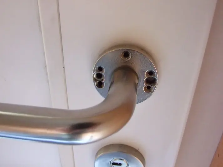 BAU.DE / BAU-Forum: 1. Bild zu Frage "Lockere T&uuml;rklinke an Haust&uuml;r reparieren: Ursachen, L&ouml;sungen & Kosten" im BAU-Forum "Fenster und Au&szlig;ent&uuml;ren"