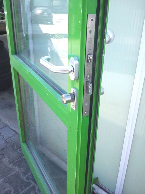 BAU.DE / BAU-Forum: 1. Bild zu Antwort "T&uuml;r-Erneuerung: Preise f&uuml;r Aluminium-T&uuml;ren ben&ouml;tigt" auf die Frage "Fachbezeichnung f&uuml;r T&uuml;r gesucht: Arten, Materialien & Bezugsquellen?" im BAU-Forum "Fenster und Au&szlig;ent&uuml;ren"