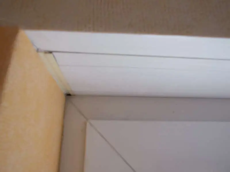 BAU.DE / BAU-Forum: 2. Bild zu Frage "Rollladenkasten &ouml;ffnen: Anleitung, Risiken & Unterschiede Gurtantrieb vs. Rohrmotor?" im BAU-Forum "Fenster und Au&szlig;ent&uuml;ren"