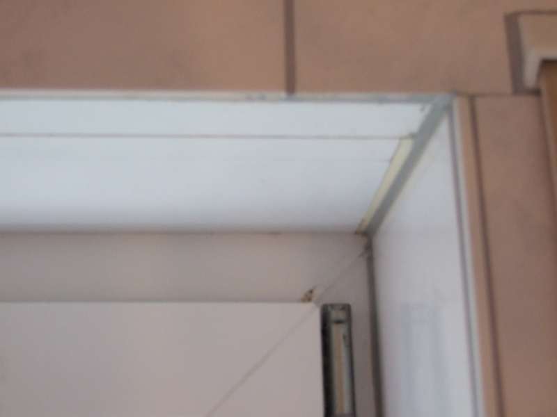 BAU.DE / BAU-Forum: 3. Bild zu Frage "Rollladenkasten &ouml;ffnen: Anleitung, Risiken & Unterschiede Gurtantrieb vs. Rohrmotor?" im BAU-Forum "Fenster und Au&szlig;ent&uuml;ren"