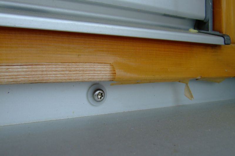 BAU.DE / BAU-Forum: 2. Bild zu Frage "Remmers System Garantie (RSG) bei Holzfenstern: Abl&ouml;sung der Lasur &ndash; Was tun bei Lacksch&auml;den?" im BAU-Forum "Fenster und Au&szlig;ent&uuml;ren"