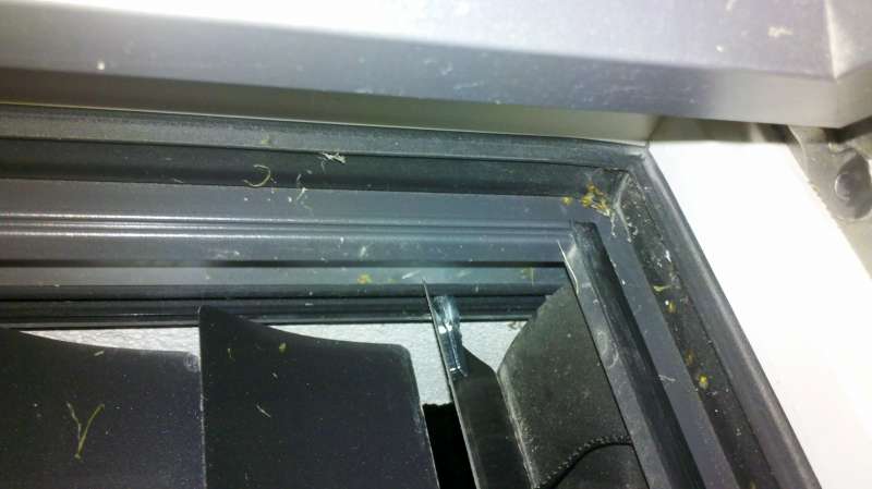 BAU.DE / BAU-Forum: 1. Bild zu Frage "Fenster ohne &auml;u&szlig;ere Dichtung: Normal oder Problem? Ursachen, Folgen & L&ouml;sungen" im BAU-Forum "Fenster und Au&szlig;ent&uuml;ren"