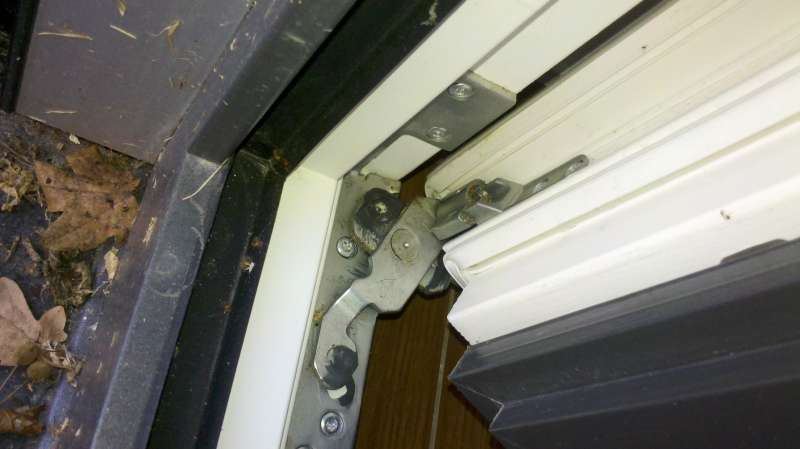 BAU.DE / BAU-Forum: 2. Bild zu Frage "Fenster ohne &auml;u&szlig;ere Dichtung: Normal oder Problem? Ursachen, Folgen & L&ouml;sungen" im BAU-Forum "Fenster und Au&szlig;ent&uuml;ren"