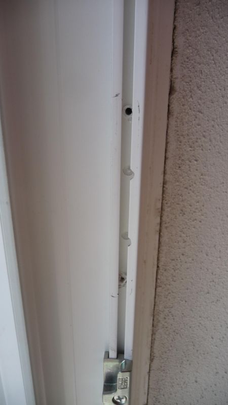 BAU.DE / BAU-Forum: 1. Bild zu Frage "Balkont&uuml;r-Rahmen: Bohrungen, Minderung & Reparatur &ndash; Was tun bei L&ouml;chern im Neubau?" im BAU-Forum "Fenster und Au&szlig;ent&uuml;ren"