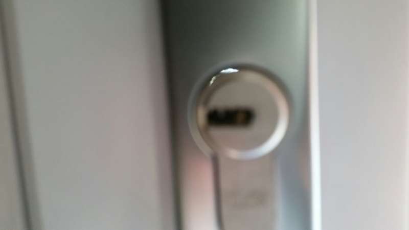 BAU.DE / BAU-Forum: 2. Bild zu Frage "T&uuml;rschloss-Ausfr&auml;sung: Gibt es Normen f&uuml;r Gr&ouml;&szlig;e & W&auml;rmed&auml;mmung? Mangel pr&uuml;fen" im BAU-Forum "Fenster und Au&szlig;ent&uuml;ren"