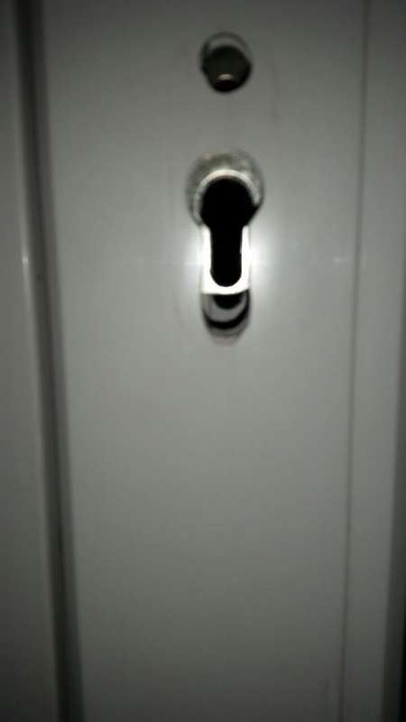 BAU.DE / BAU-Forum: 3. Bild zu Frage "T&uuml;rschloss-Ausfr&auml;sung: Gibt es Normen f&uuml;r Gr&ouml;&szlig;e & W&auml;rmed&auml;mmung? Mangel pr&uuml;fen" im BAU-Forum "Fenster und Au&szlig;ent&uuml;ren"